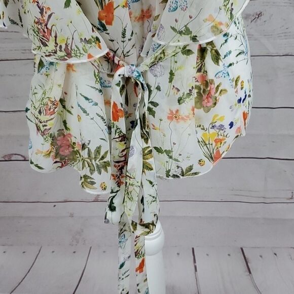 💐 IJeans by Buffalo Flirty Floral Blouse, Large 💐 - Picture 7 of 8